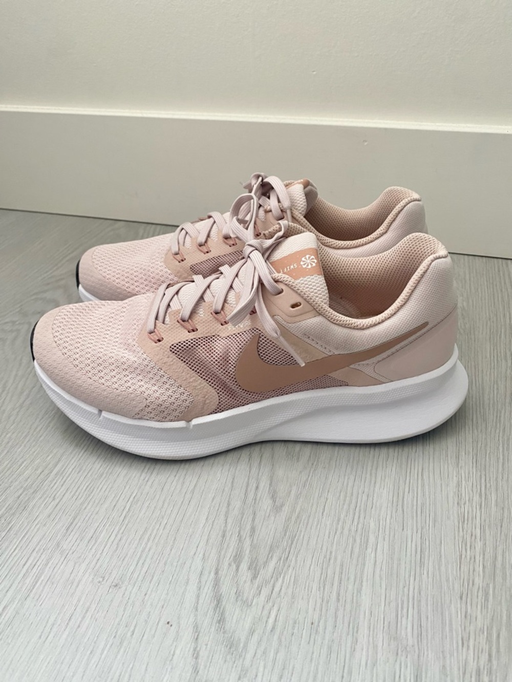 Nike Run Swift 3 Running Shoes Barely Rose Size 8.5 Women’s